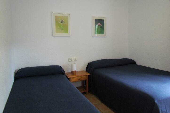 Apartament amb terrassa, piscina i aparcament gallery image 5