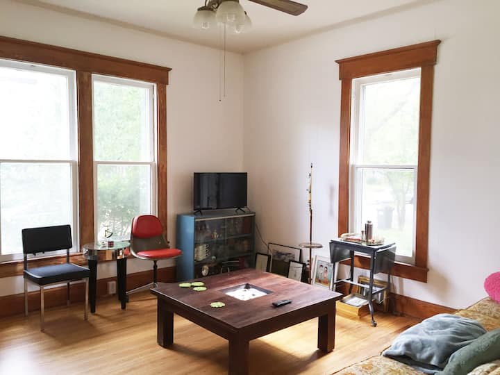 Bedroom In House Close To Campus - Champaign, IL