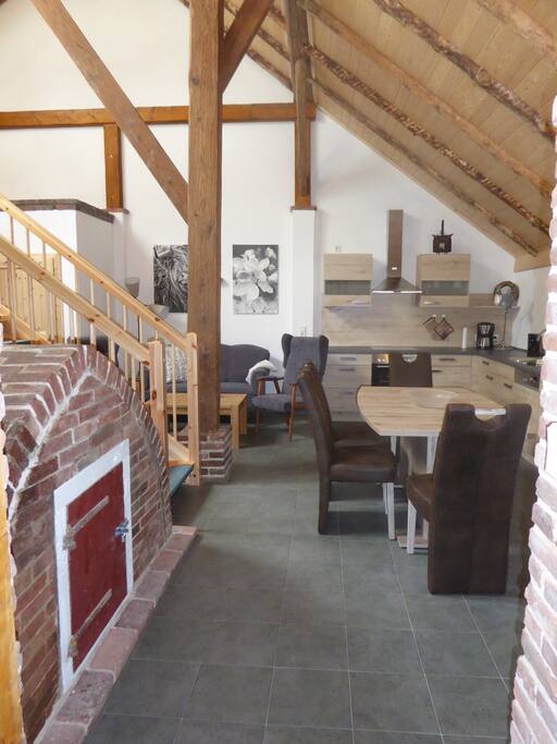 Ferienwohnung Gulf - Wohnbereich mit Küche und Esstisch