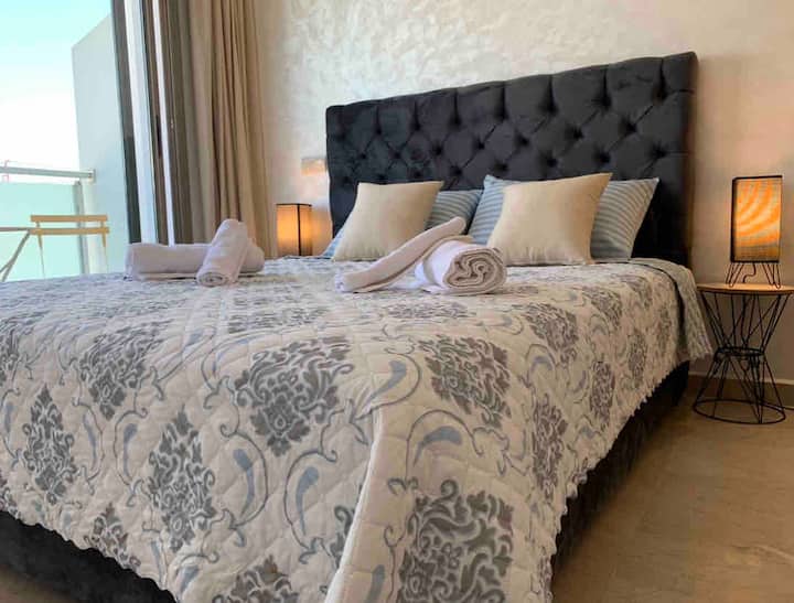 New CityCenter chic Apt/Sunny Terrace/near Tramway Apartments for