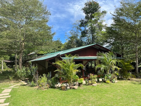 duapintu: Private Riverside Cottages in Kampung
