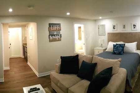 Private 1 bedroom studio apartment in Canada