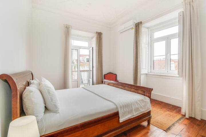 Charming Apartment City Center gallery image 3