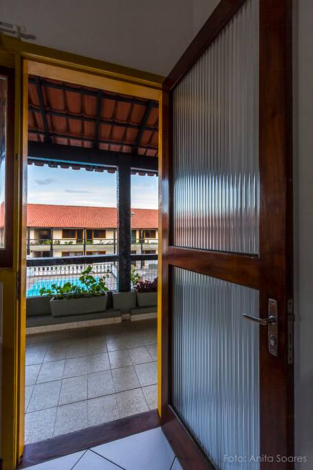 vista da entrada do apartamento para fora
