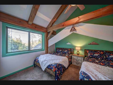 Sleeps 24 - The Gathering Place at Shasta Lake
