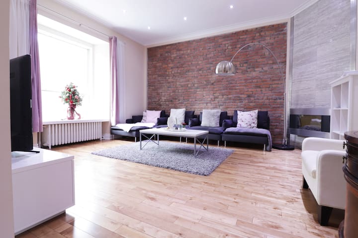 Heart of downtown, indoor garage