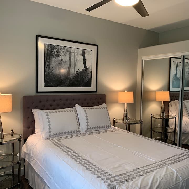 第二间卧室位于房源对面，以保护隐私。 