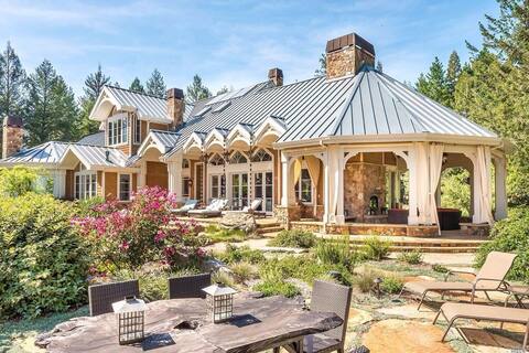 Forest Villa w/ Breathtaking Views In West Sonoma