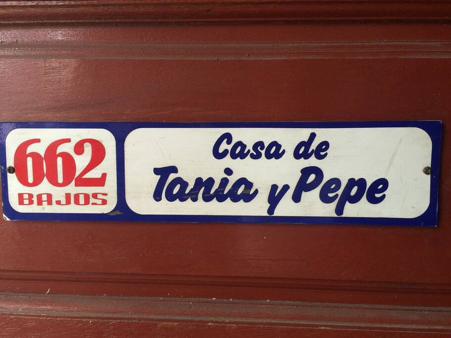 La identificación de la casa en la Avenida de Infanta.