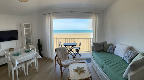 Successful Airbnb property: Cozy waterfront studio with sea view in Pléneuf Val André