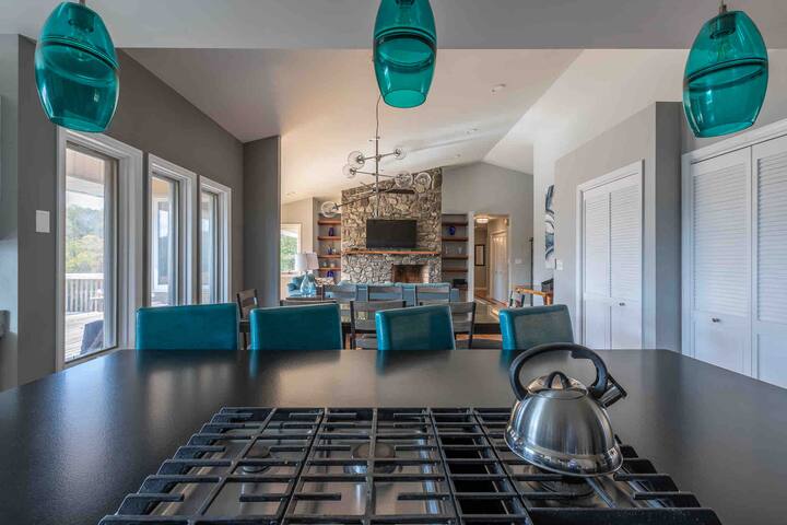 Water, Electric, WiFi, PETS Sleeps 11. Near Aville gallery image 3