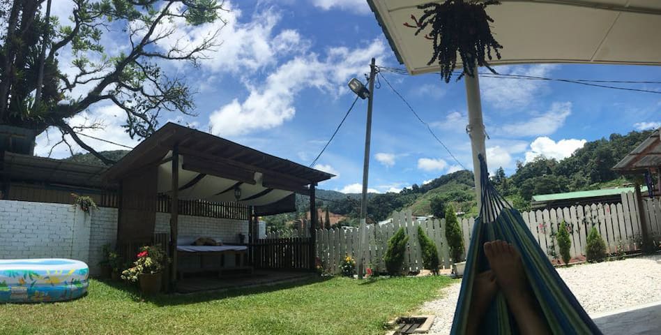 Cute Rustic 4bdr house with Garden