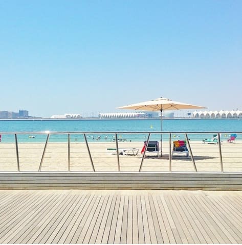 1 Bedroom apartment with pool, private beach,gym