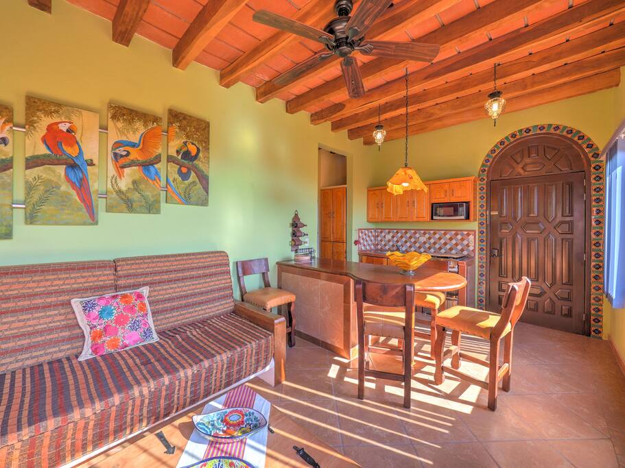 Full kitchen and lounge area in Cactus