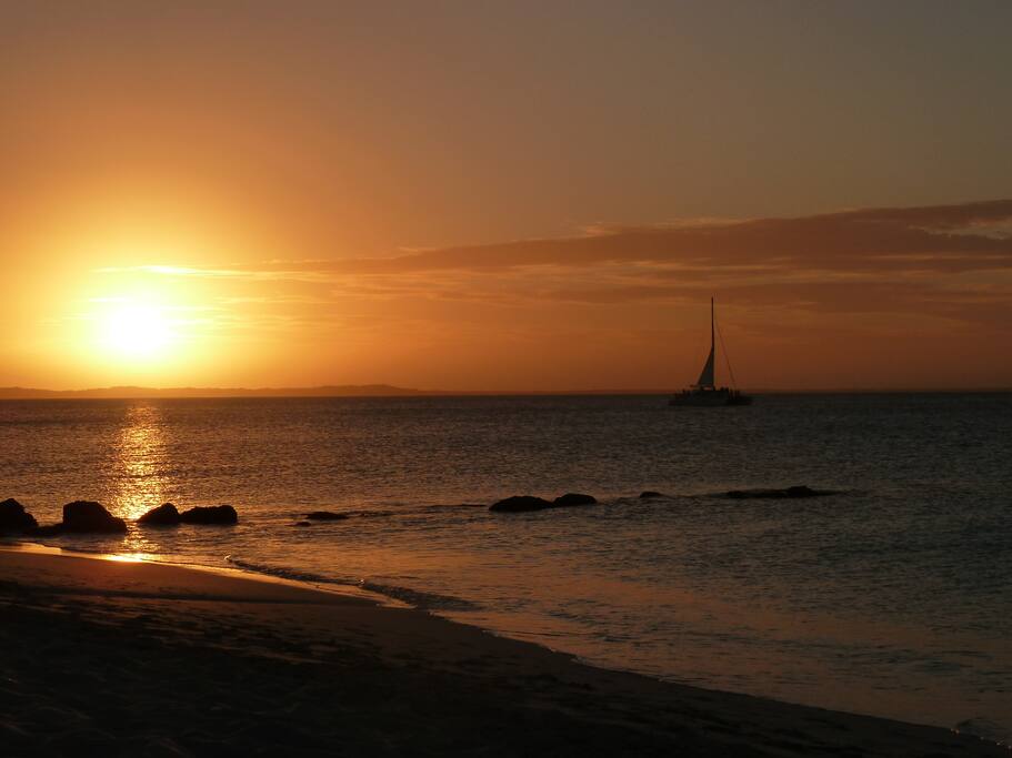 Beautiful Pelican Beach 3 min drive from the cottage