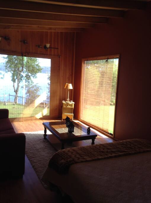 Dormitorio en suite con vista al lago Calafquen
