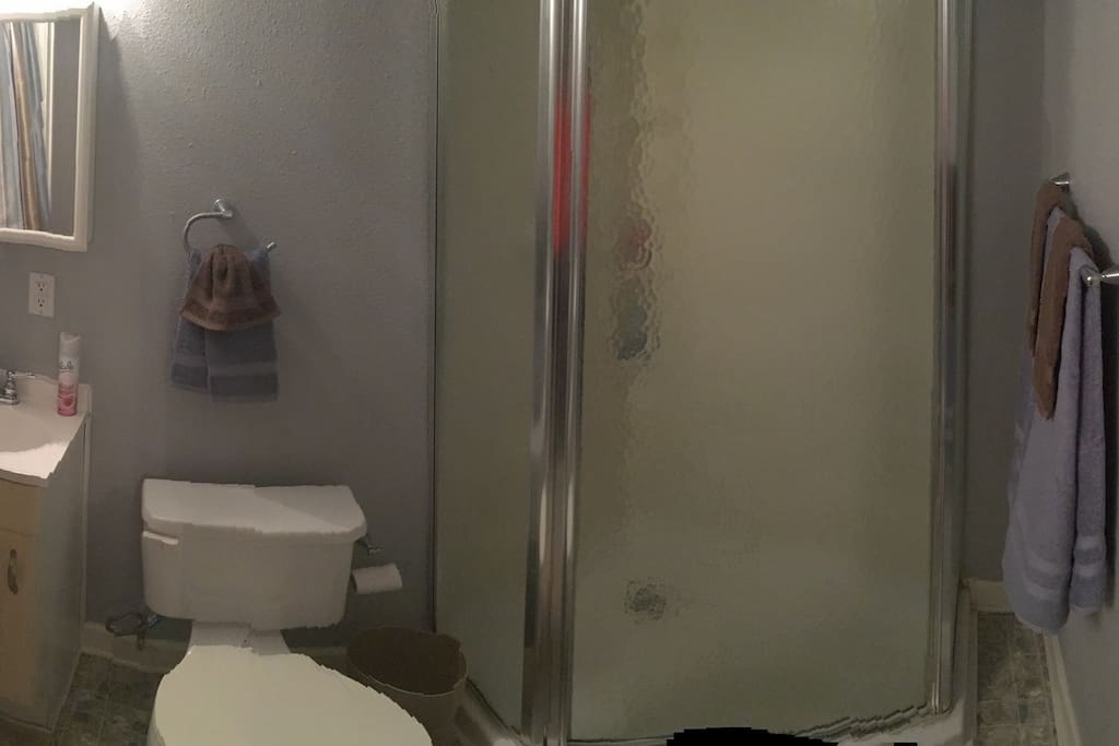 2nd Bath w/shower