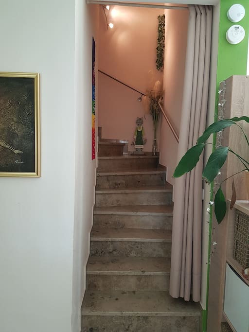 Treppe zum Zimmer im 1 OG