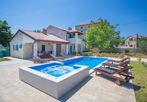 Top performing Airbnb: Villa Medvidici with private swimming pool in šušnjići Susnici