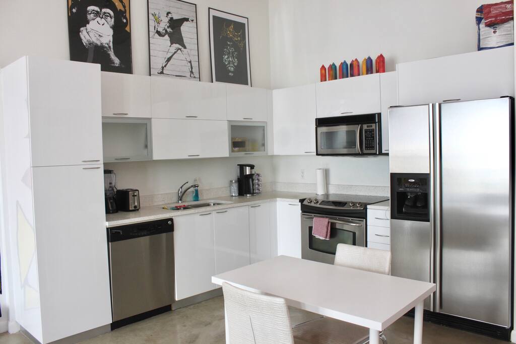 Clean and modern kitchen that is fully stocked - new 4 person dining table coming soon