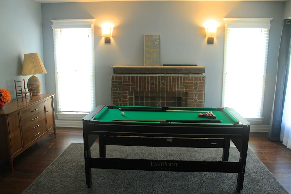 Mini pool table in den area (off of living room)