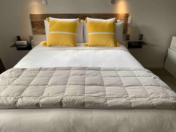 Comfy Beds - Stylish Rooms In Heart Of Wanaka (2) - Wānaka