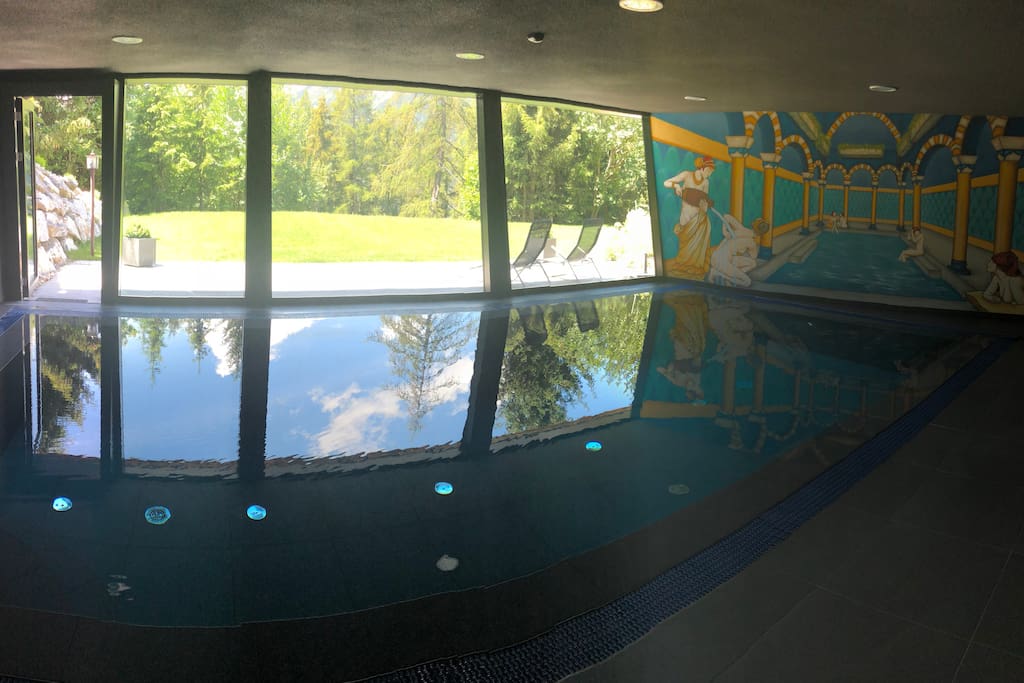 piscine intérieure chauffer avec courant d'eau