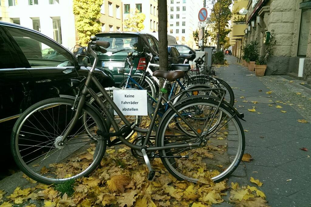 Keine Fahrräder abstellen :-) Aber bitte, gerne...