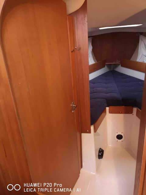 Lovely boat with free parking included