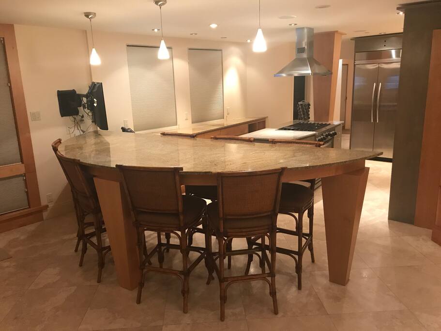 Kitchen bar area.