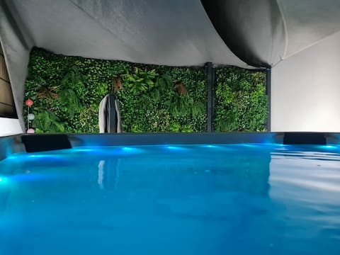 T 3 with jacuzzi and children's games