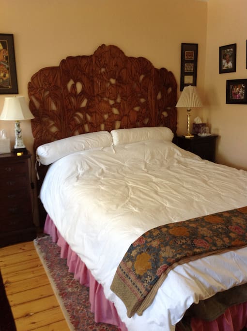 This is the Airbnb room...beautiful Bali Room...
