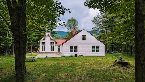 Broadview Retreat House, walk to town