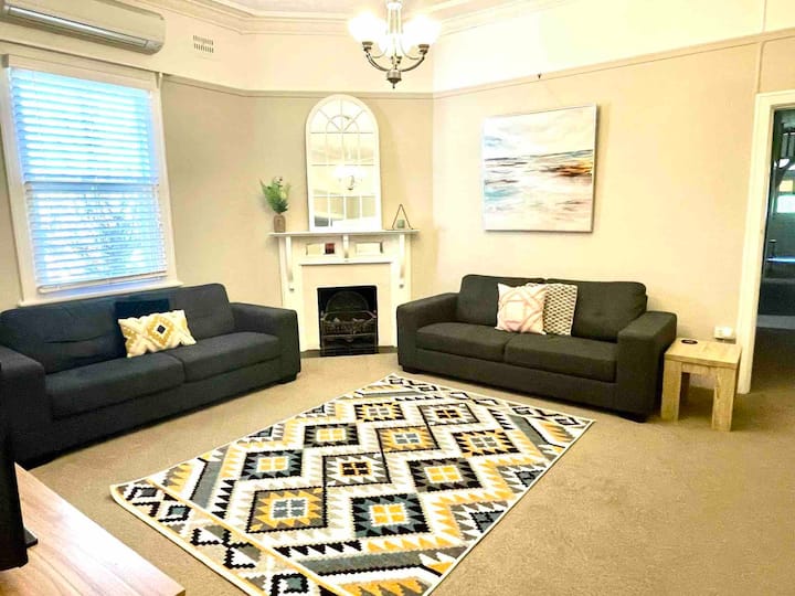 "Ava" On Fox. Central Entire Residence - Wagga Wagga