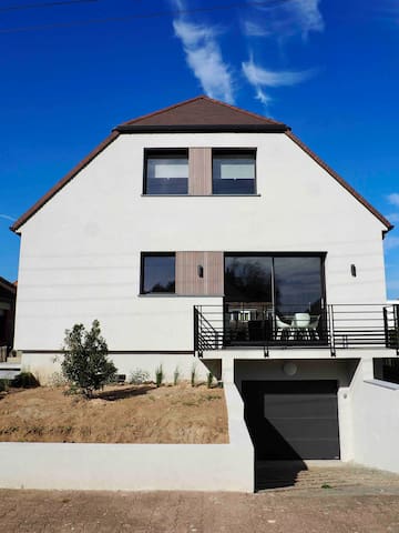 Les Clefs Du Triangle D'Or managed Airbnb listing 2