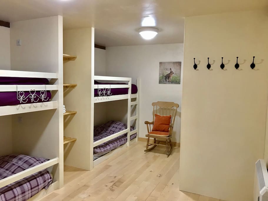 2 dorms with 6 bunk beds