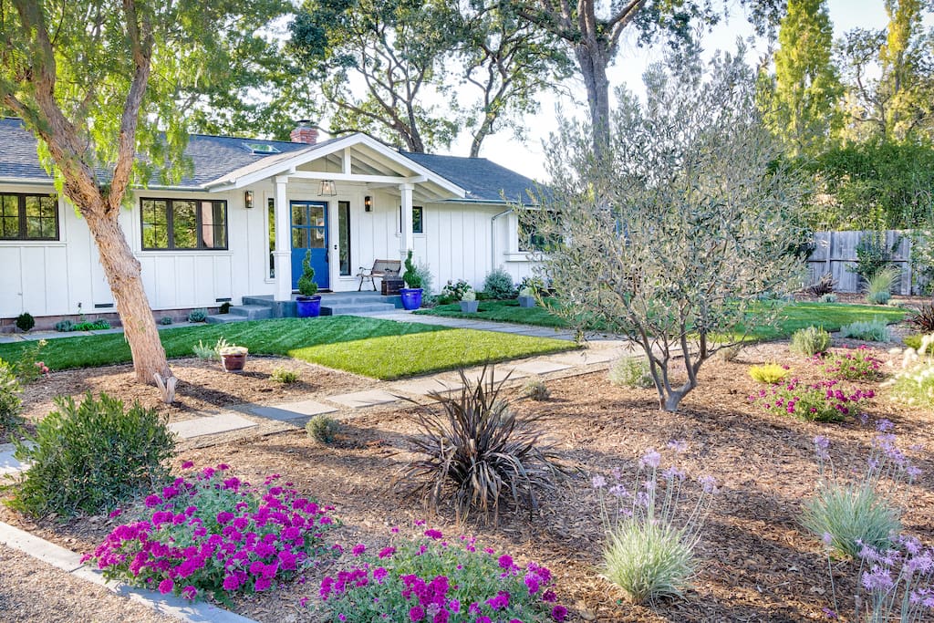 Welcome home to Sonoma! Professionally landscaped front yard leads you inside.