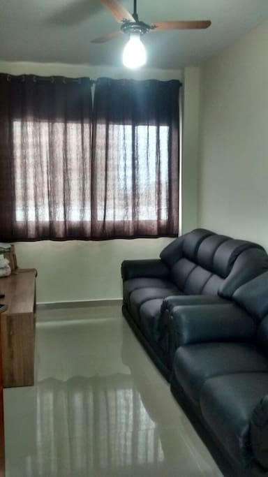 Sala de TV com 2 sofás