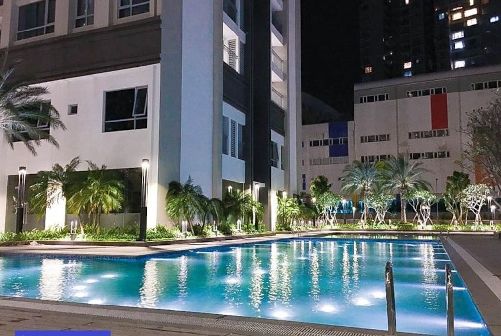 Free Pool on the ground Level