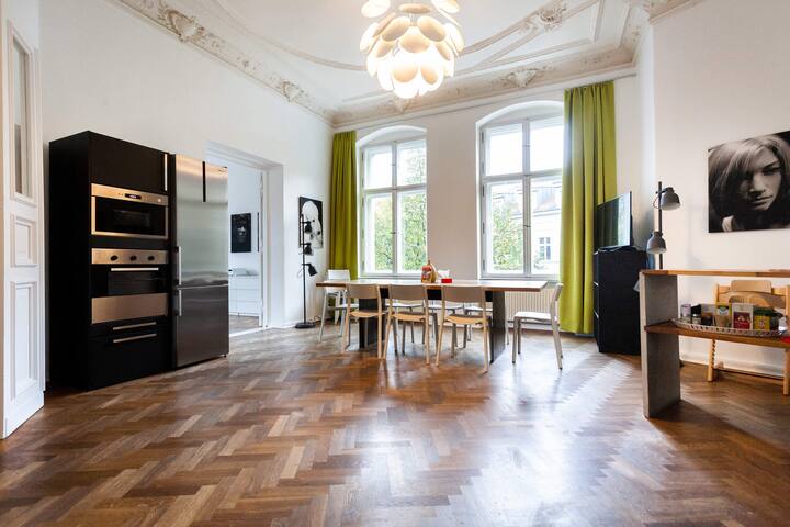 1,700 sq ft – 3 bedroom in the center of Berlin gallery image 4
