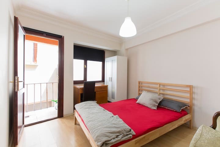 Quality and Comfy Central Room
