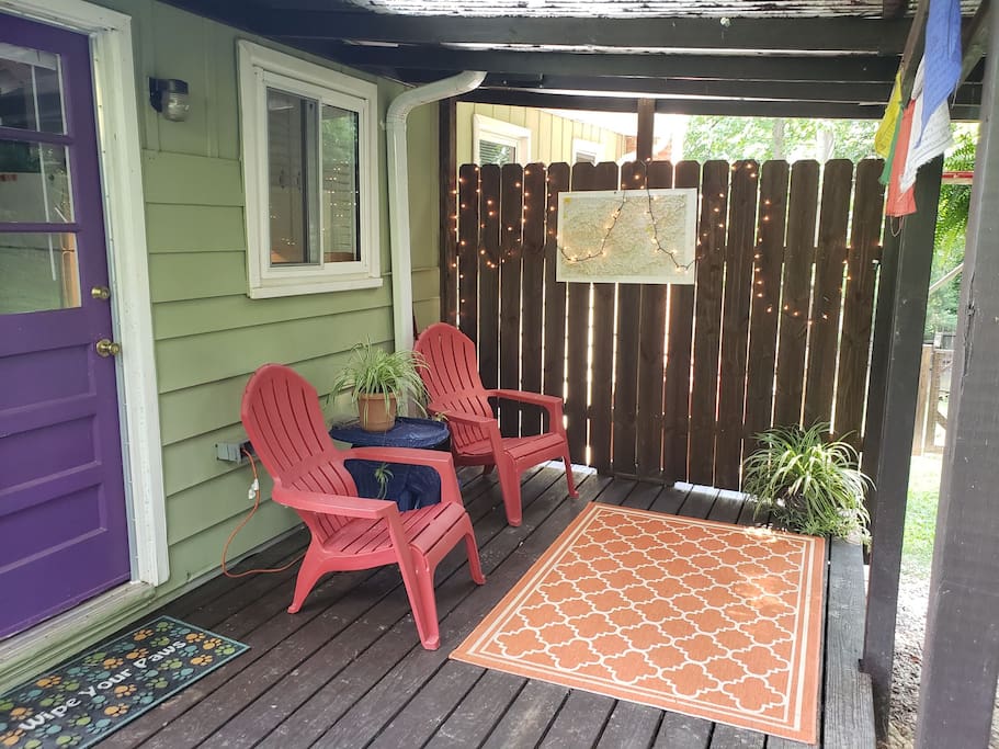 Private covered back deck to enjoy a cold beer while your dog plays in yard