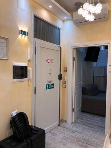 VATICAN GARDEN-LOVELY AND BRIGHT APARTMENT gallery image 4