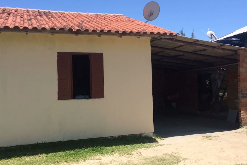 Lateral da casa ( Garagem 2 carros)