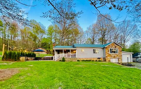 Ohiopyle Oasis~2 miles to Ohiopyle ~Hot tub
