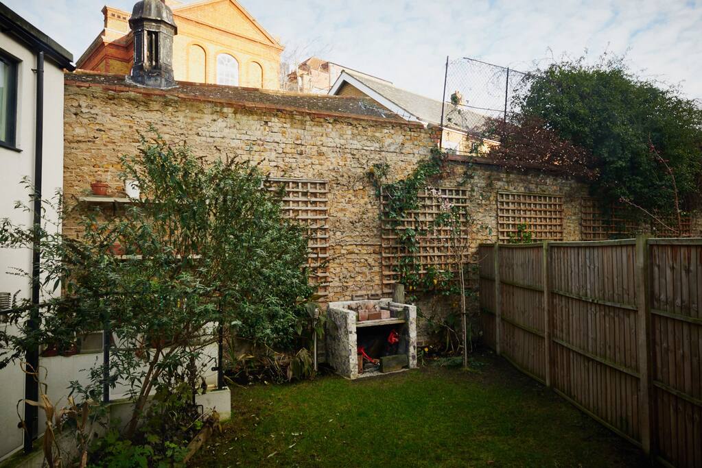Lovely garden with a BBQ