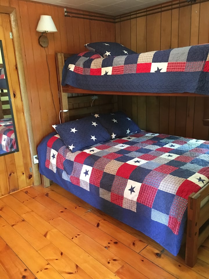 Საძინებელი ბუნკერებით - სრული ქვეშ და ცალკემდგომი.