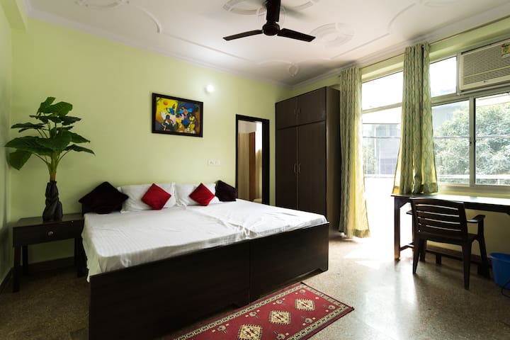 E-586 Beautiful rooms near Airport
