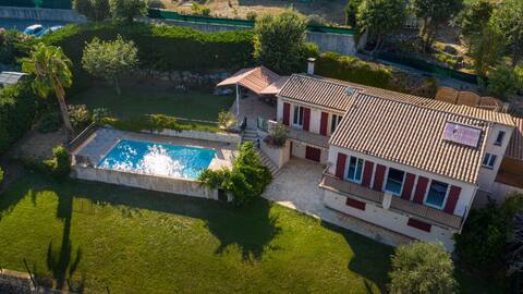 In the center of the Côte d 'Azur quiet family villa