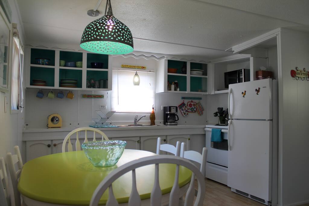 Kitchen & Dining